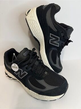 New Balance Kids Black and Cream Sneakers 5Wide Suede Mesh N-Ergy Running